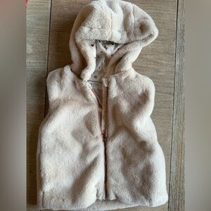 H&M girls Cream faux fur vest with Heart Lining removable hood